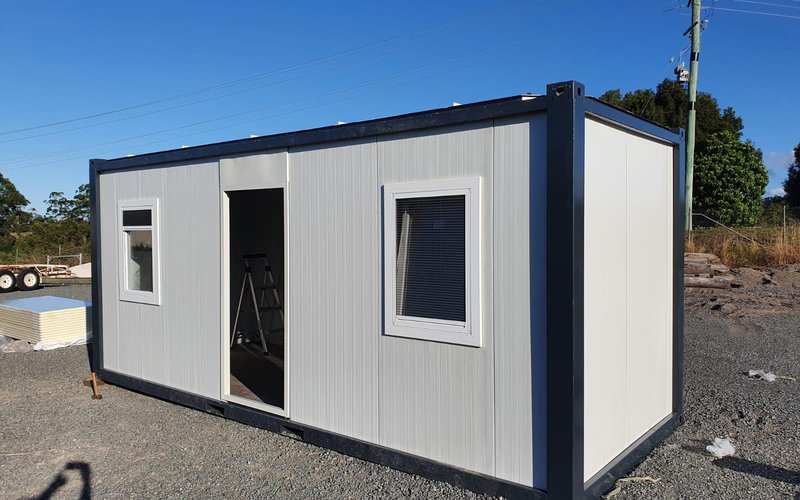 L Container